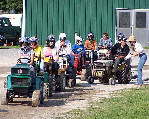 2008 Erin & Acton combined tractor pull - lineup for pulling