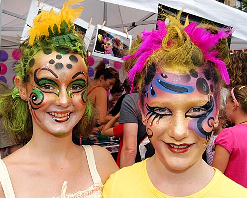 2008 Toronto Buskerfest - Kromatic face painting on two young girls