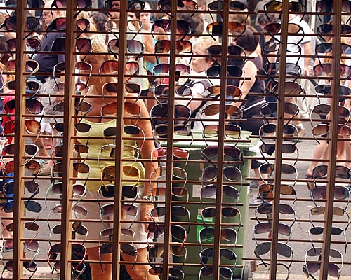 2008 Toronto Buskerfest - behind a wall of sunglasses