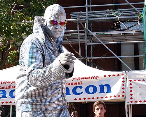 2008 Toronto Buskerfest - Silver Elvis, Petter Jarvis of Toronto