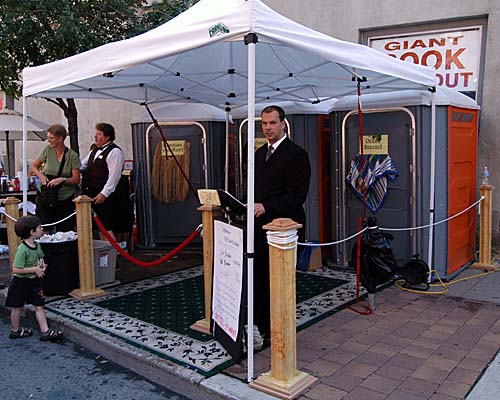 2008 Toronto Buskerfest - toilet reservations