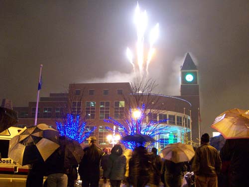 Fireworks on New Years Eve 2007, Brampton City Hall, Ontario