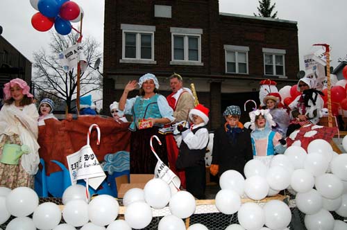 2008 Acton Santa Claus Parade - float with balloons