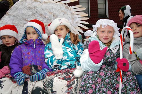 2008 Acton Santa Claus Parade - float kids